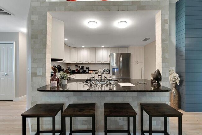 Foto del edificio - 6807 S Dauphin Ave