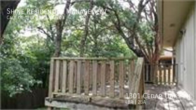 Foto del edificio - 1301 Cedar Oaks Ln