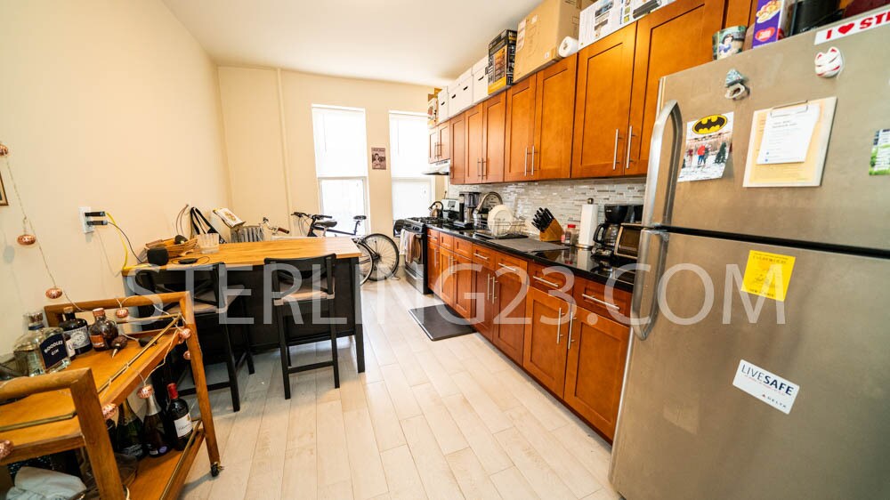 Primary Photo - 3604 Ditmars Blvd