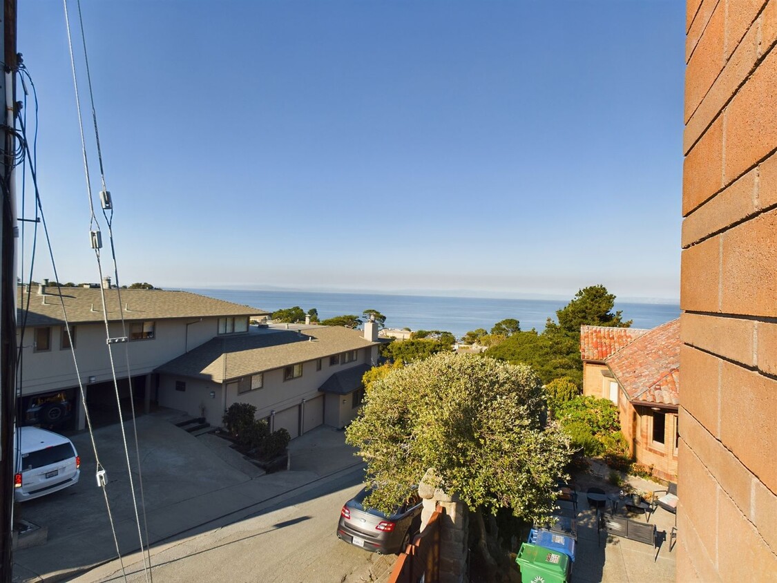 Foto principal - Charming Pacific Grove Home with Ocean Vie...