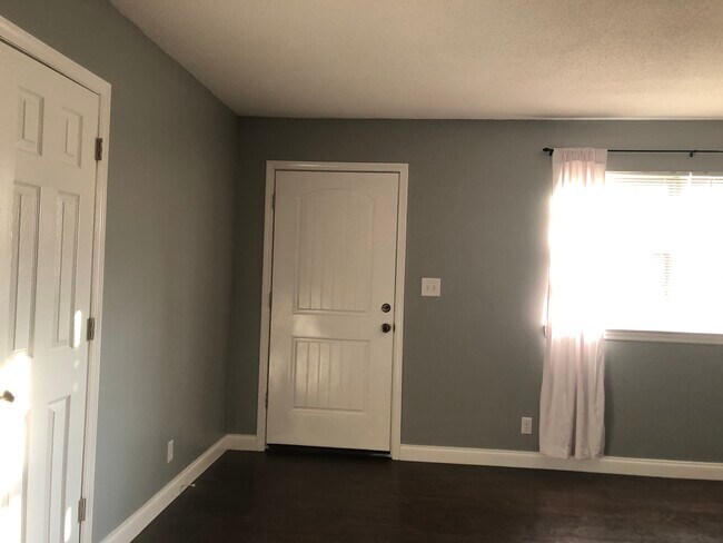 Foto del edificio - 3331 Gundy Dr