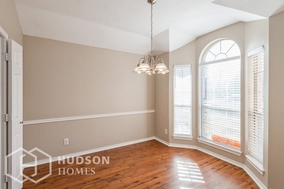 Foto del edificio - NOW AVAILABLE! - 1423 Stella Dr, Lewisvill...