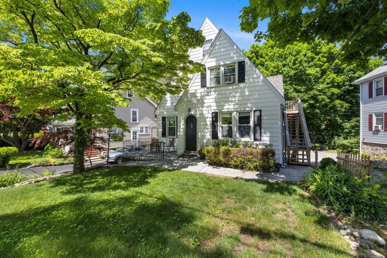 31 Coolidge Ave Unit 2, Stamford, CT 06906 Room for Rent in Stamford