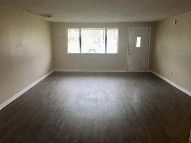 Building Photo - 9403 Shenandoah Dr