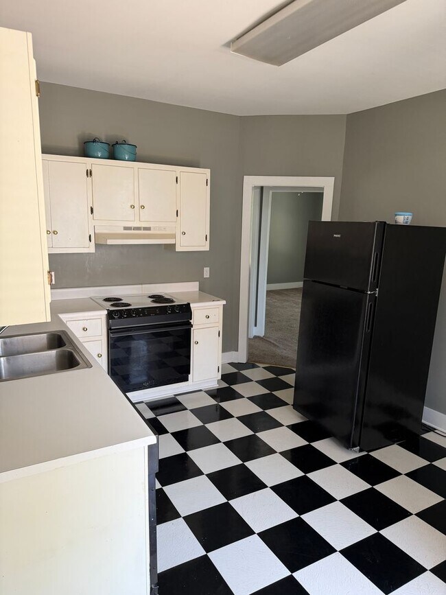 Foto del edificio - Spacious 2 Bedroom Walkable to Downtown