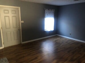 Building Photo - 670 Shadywood Ln