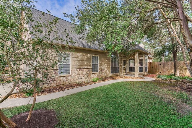 Foto del edificio - 102 N Valley Oaks Cir