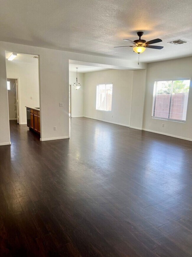 Foto del edificio - 3-bedroom, 2-bath in Johnson Ranch