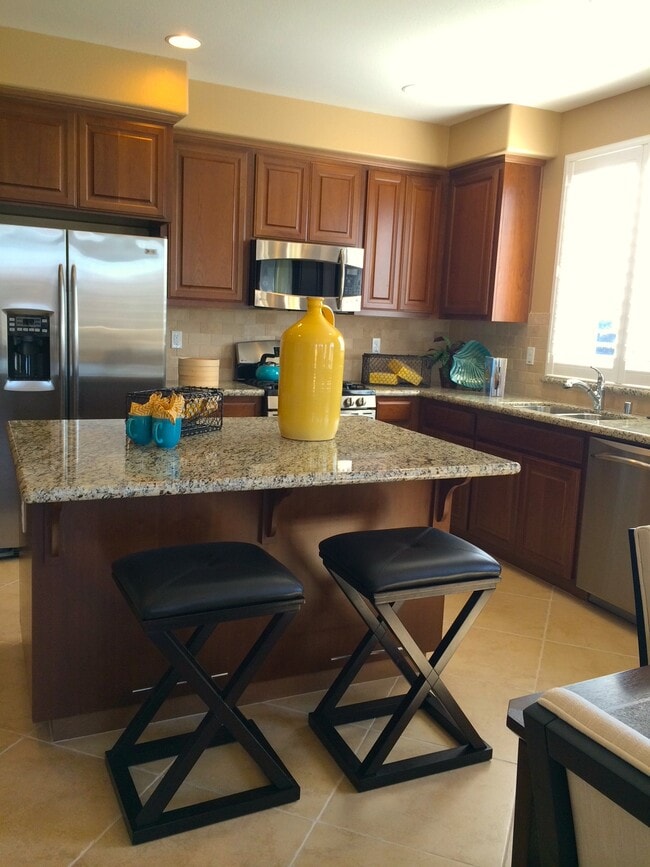 *Model Home* Kitchen - 276 Currlin Cir
