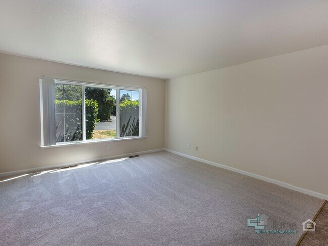 Foto del edificio - 3493-3493 Hawthorne Ave NE