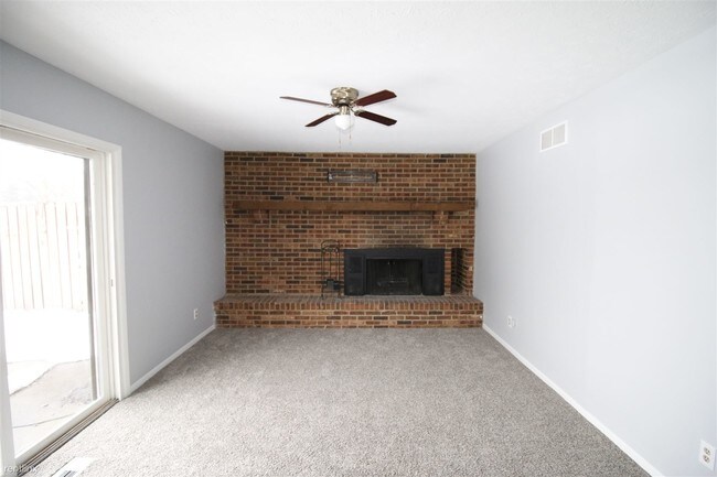 Building Photo - 3 br, 1.5 bath Duplex - 8690 Shadycreek Dr