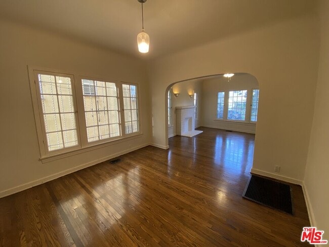 Building Photo - 1123 S Citrus Ave
