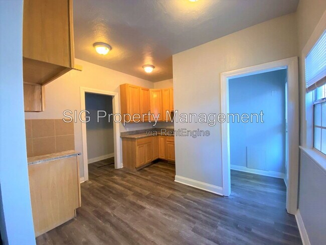 Foto del edificio - 731 S Chevy Chase Dr