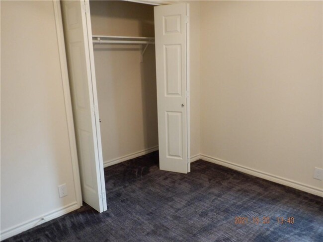 Building Photo - 1205 Southport Dr