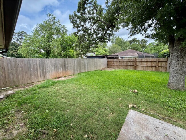 Building Photo - 5015 Glendower Dr