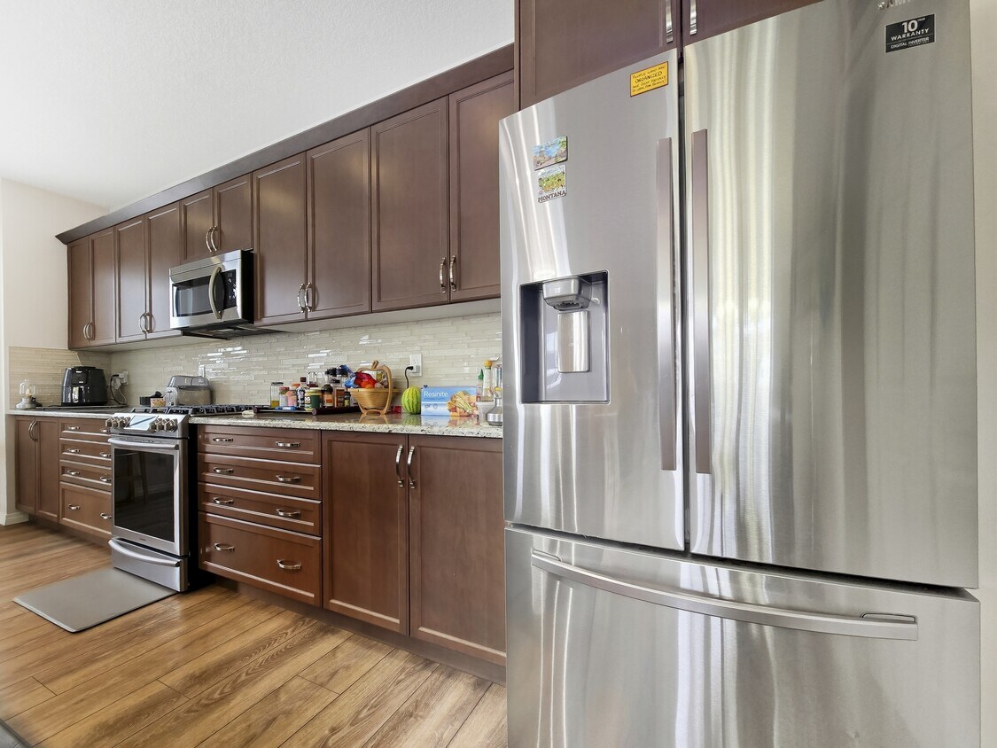 Photo principale - 1097-1140 140 Ave NW