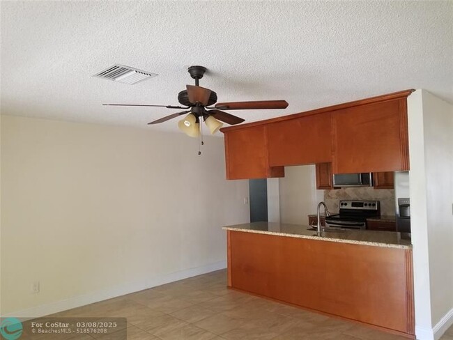 Foto del edificio - 6631 NW 22nd St