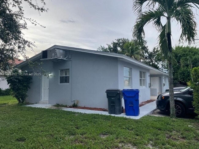 Building Photo - 802 N 58th Ave