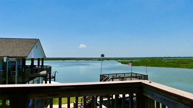 Foto del edificio - 58 Lakeside Dr