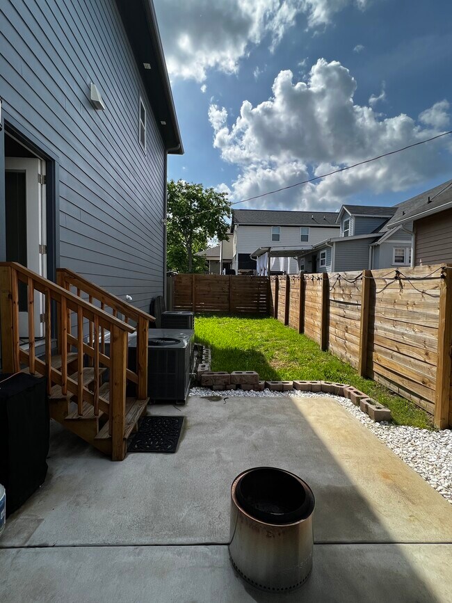 Foto del edificio - 1072 Zophi St