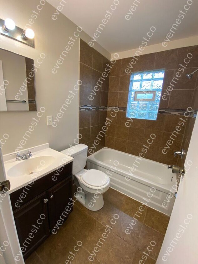Building Photo - 3105 Clairpoint Ct
