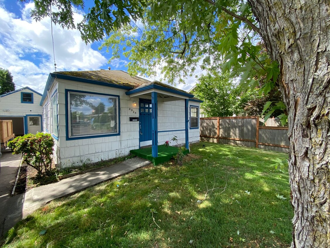 Primary Photo - Newly Remodeled 2 Bedroom 1 Bath House - L...