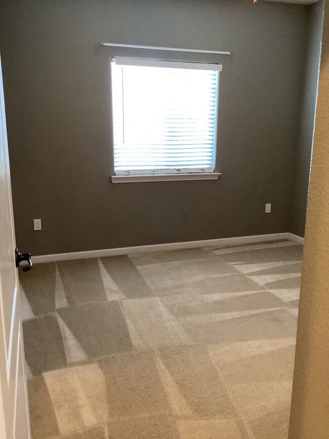 Building Photo - NOW AVAILABLE!! BEAUTIFUL GUSTINE HOME LOCATED IN GATED COMMUNITY