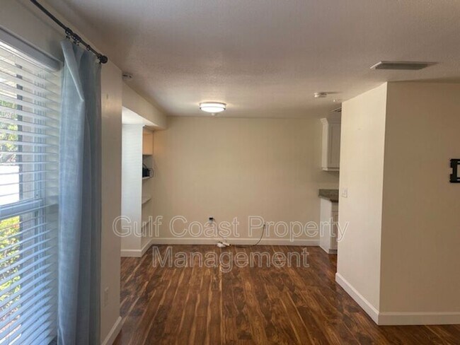 Building Photo - 845 32nd St