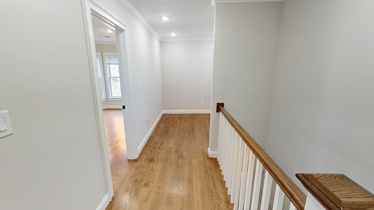 Primary Photo - 124 Pearl St
