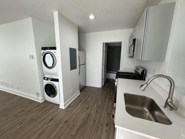 Building Photo - 545 E 600 S