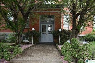 Building Photo - 1236 Washington St