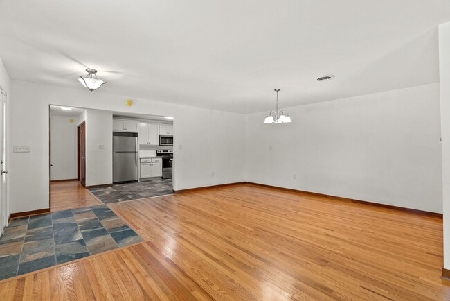 Building Photo - Large 4-Bed Brick Rancher with 2-Car Attac...