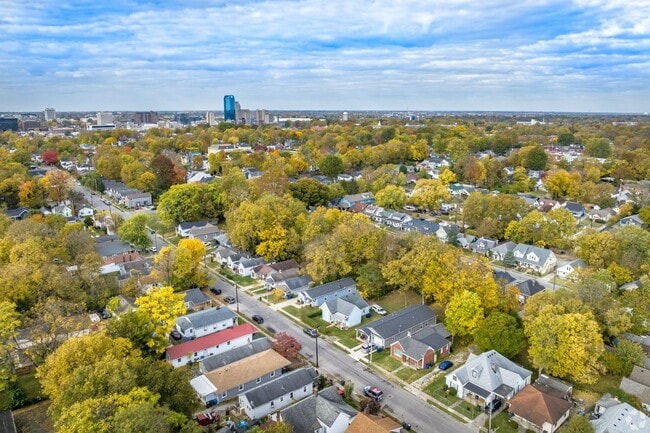 You can live in the city or suburbs of Lexington.