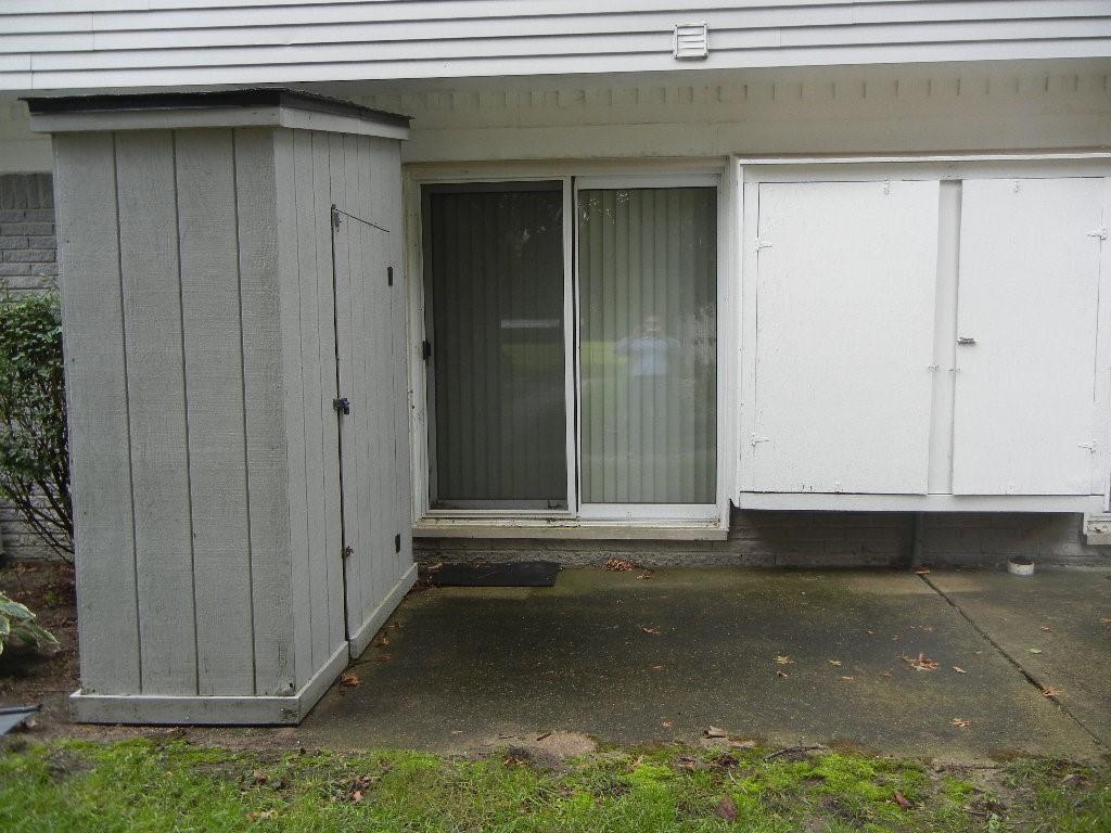 41294 N Woodbury Green Dr, Belleville, MI 48111 Townhome Rentals in