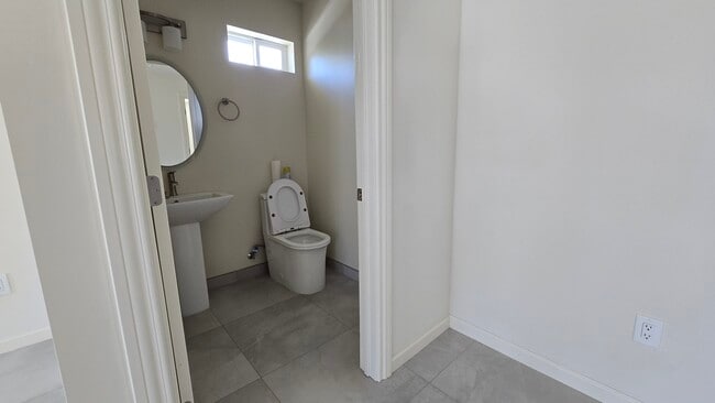 Foto del edificio - 10931 Hayvenhurst Ave
