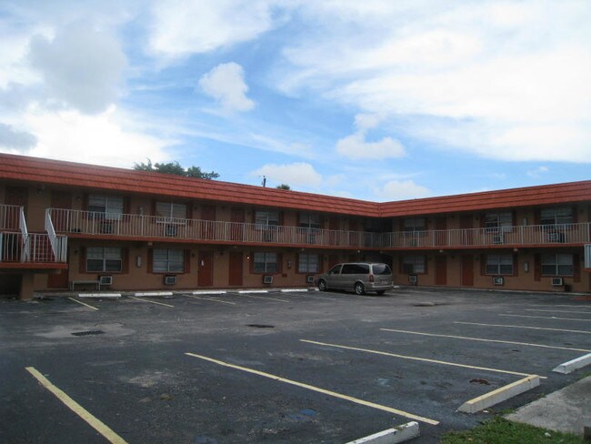 Building Photo - 1/1 Apartment in Julied