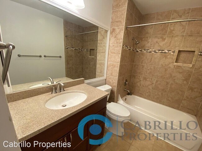 Building Photo - 2 br, 1.5 bath House - 7982 Mission Center...