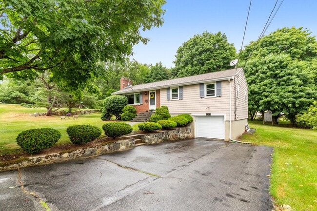 Photo - 10 Cedar Ridge Dr House