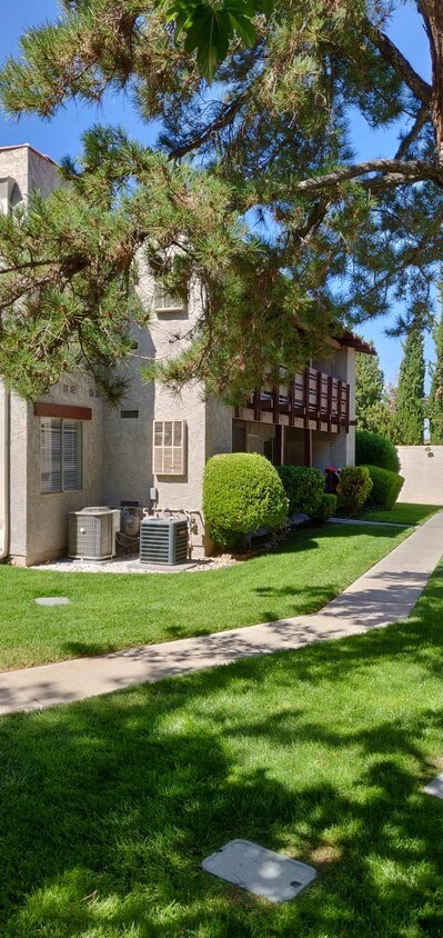 Foto principal - 2040 W Avenue J13