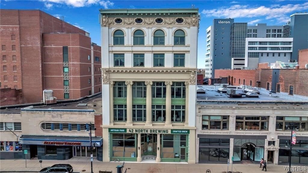 Primary Photo - 674 Main St