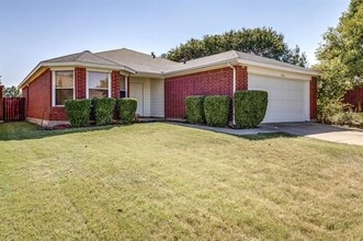 Building Photo - 1561 Knottingham Dr