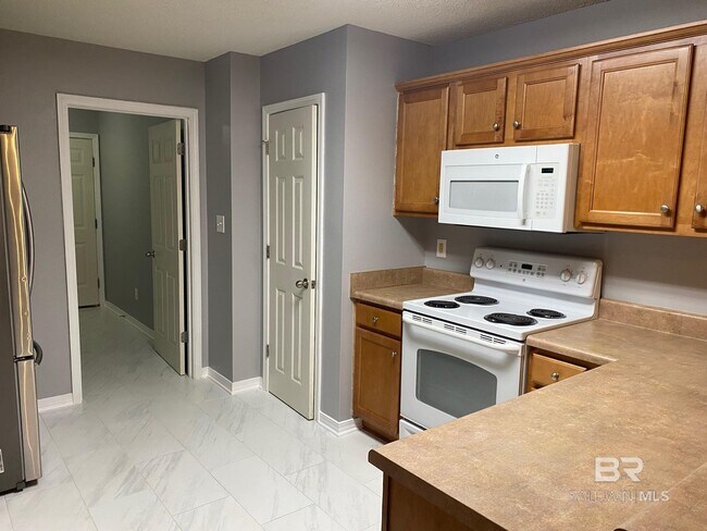 Foto del edificio - 8068 Deerwood Dr