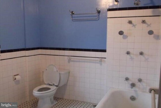 Foto del edificio - 705 Park Ave