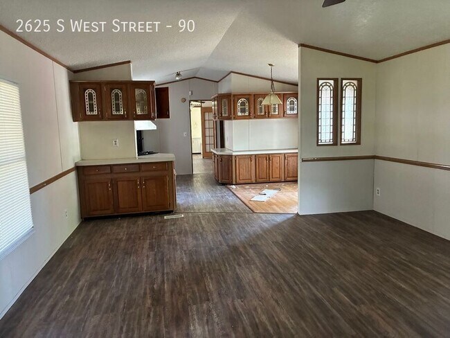 Building Photo - 2625 S West St