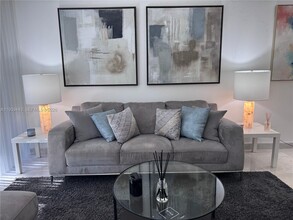 Building Photo - 3301 N Country Club Dr