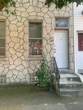 Building Photo - 586 Clinton St