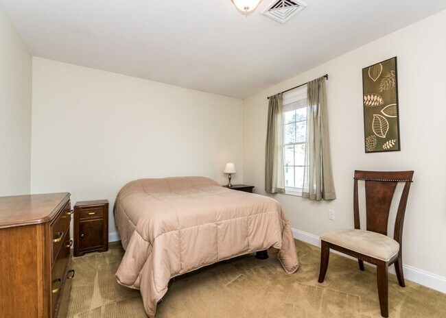 Bedroom 1 - 4 School St