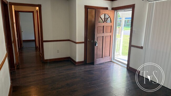 Foto del edificio - WINTER MOVE-IN SPECIAL: 50% OFF 1ST FULL MONTH OF RENT** (**see description for details)