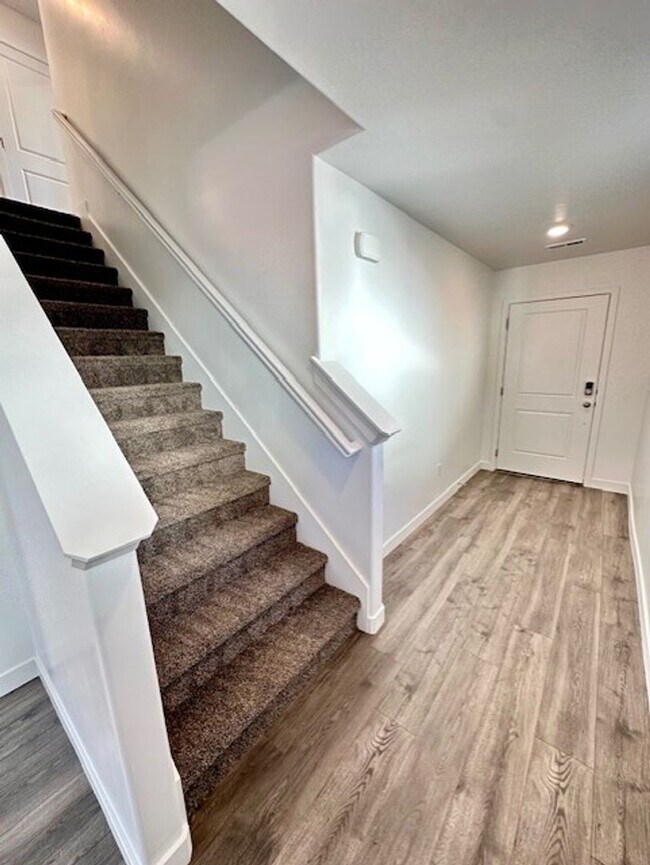 Building Photo - BRAND NEW End Unit Townhome
