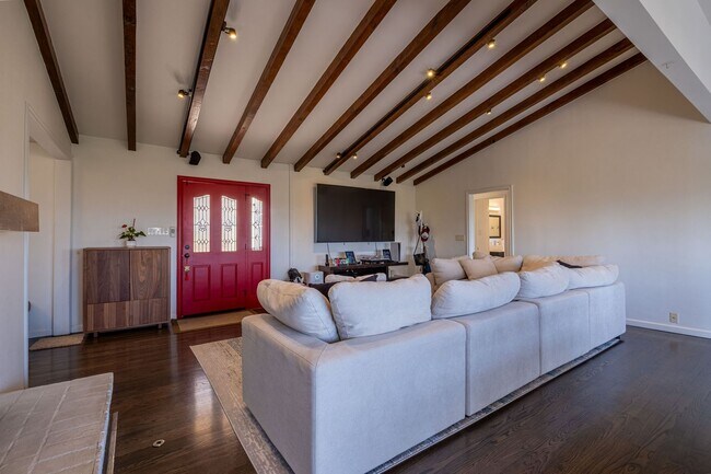 Building Photo - Stunning 4-Bedroom Home with Valley Views ...
